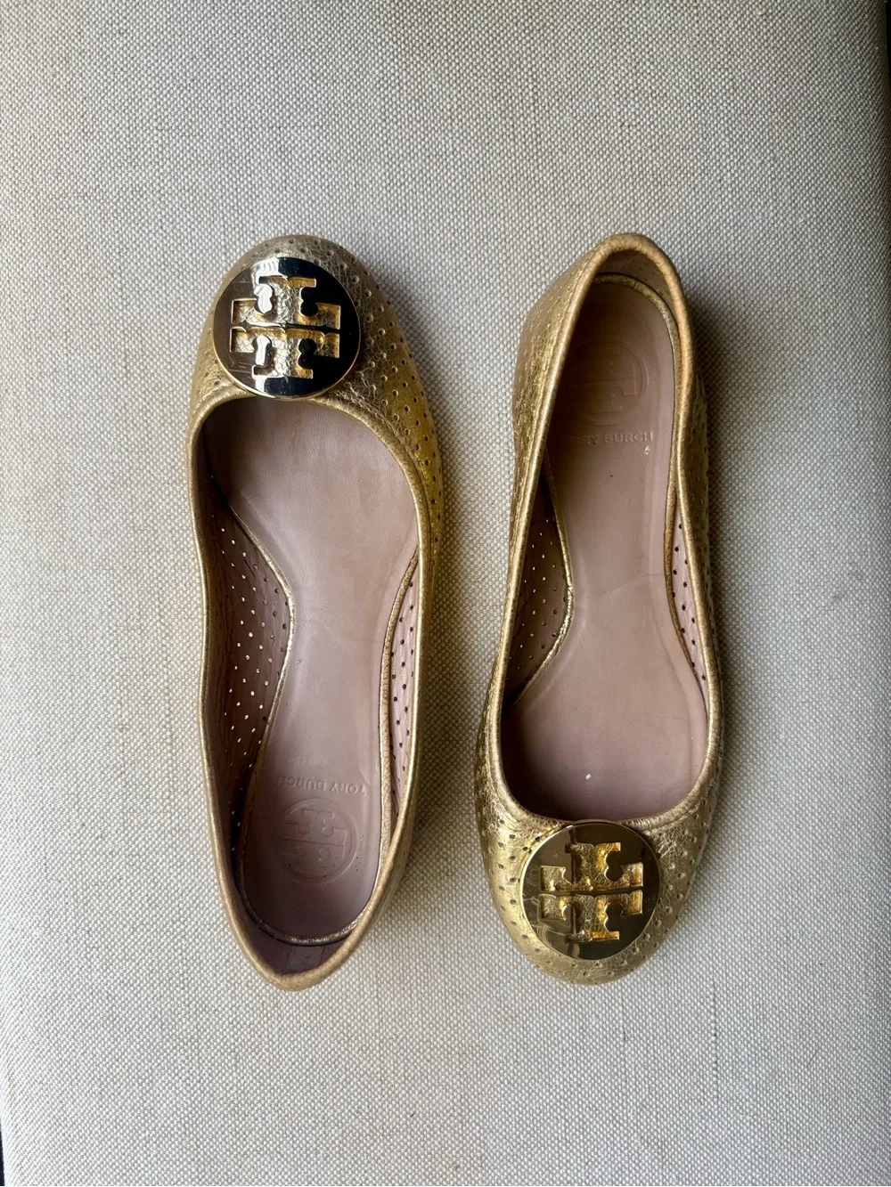Tory Burch Women's Gold Leather Ballet Flats runs like Size 7 good condition